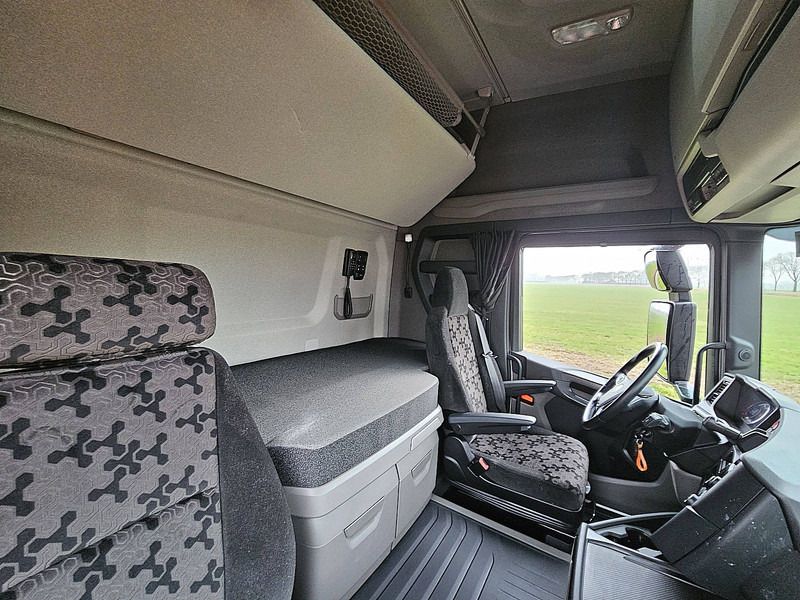Tractor unit Scania R460: picture 15