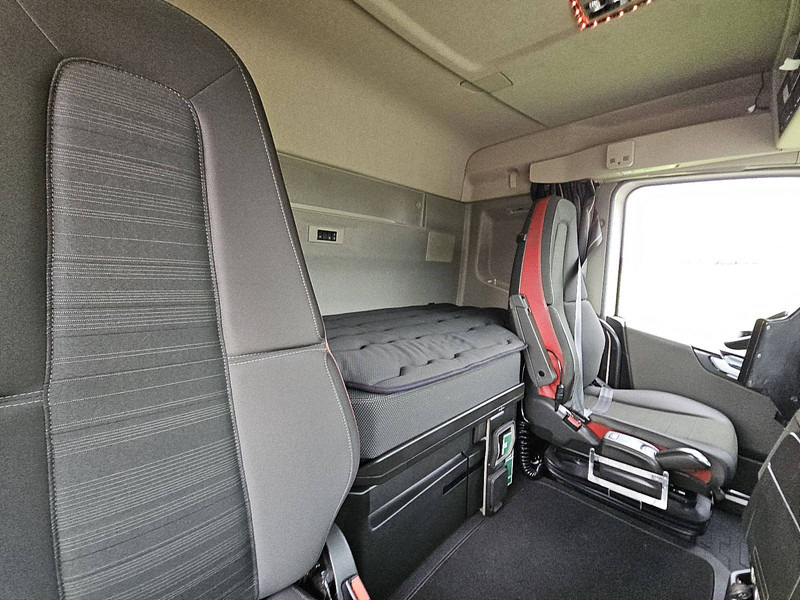 Tractor unit Volvo FH 500 6X2 STEERED PTO+HYDR: picture 14