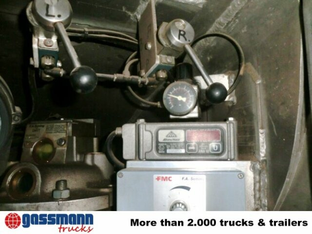 Mercedes-Benz SK 1824 L 4x2, Esterer Tankaufbau ca. 13.100l, 2 - Tanker truck: picture 5 Mercedes-Benz SK 1824 L 4x2, Esterer Tankaufbau ca. 13.100l, 2 - Tanker truck: picture 5