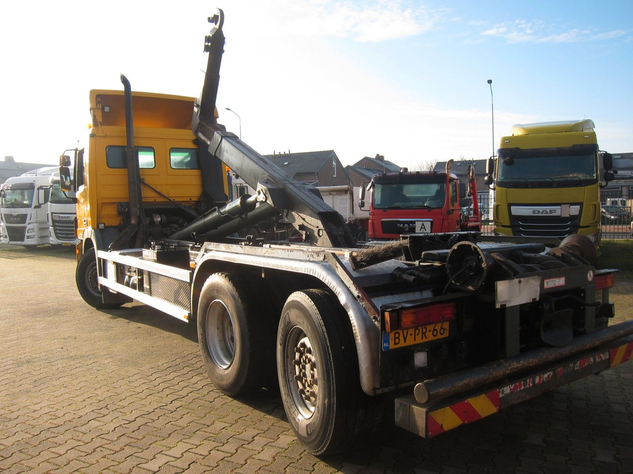 Mercedes-Benz Actros 2536 L 6X2*4 Hiab Multilift 470tkm - Hook lift truck: picture 3 Mercedes-Benz Actros 2536 L 6X2*4 Hiab Multilift 470tkm - Hook lift truck: picture 3