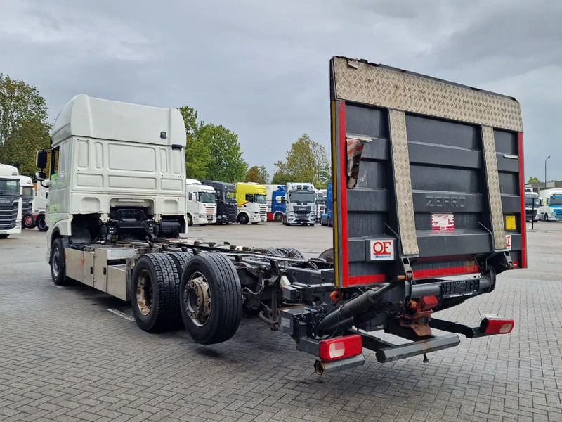 DAF XF 530 SuperSpaceCab 6x2*4 - Chassis 740 cm - Loadlift - Steering axle - Leather - - Cab chassis truck: picture 5 DAF XF 530 SuperSpaceCab 6x2*4 - Chassis 740 cm - Loadlift - Steering axle - Leather - - Cab chassis truck: picture 5