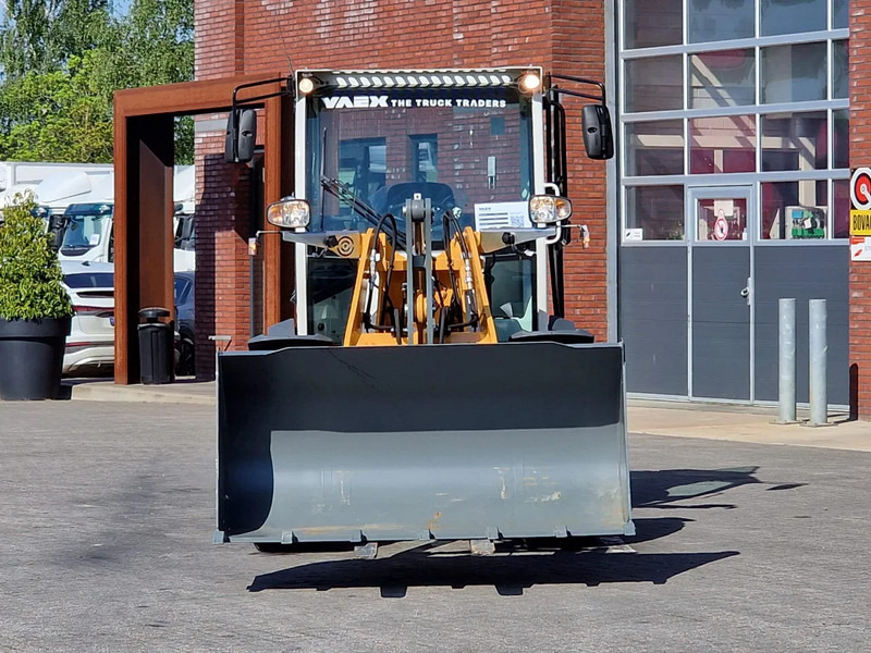 Liebherr L506 compact - New - Bucket + pallet forks - 46 KW - Wheel excavator: picture 2 Liebherr L506 compact - New - Bucket + pallet forks - 46 KW - Wheel excavator: picture 2