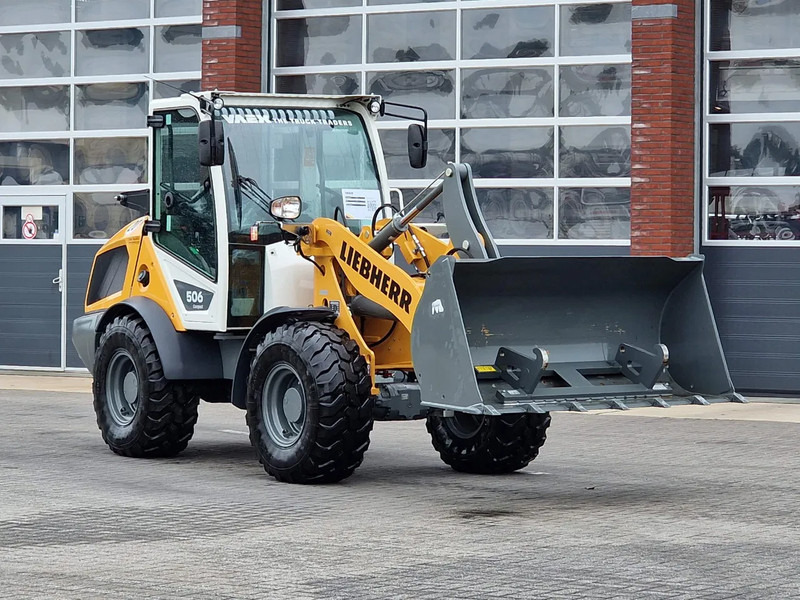 Liebherr L506 compact - New - Bucket + pallet forks - 46 KW - Wheel loader: picture 1 Liebherr L506 compact - New - Bucket + pallet forks - 46 KW - Wheel loader: picture 1