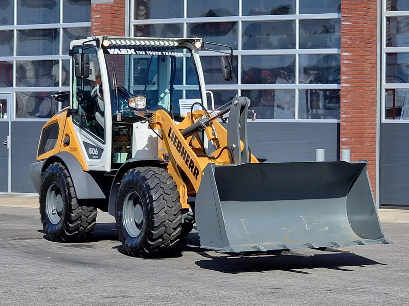 Liebherr L506 compact - New - Bucket + pallet forks - 46 KW - Wheel excavator: picture 1 Liebherr L506 compact - New - Bucket + pallet forks - 46 KW - Wheel excavator: picture 1