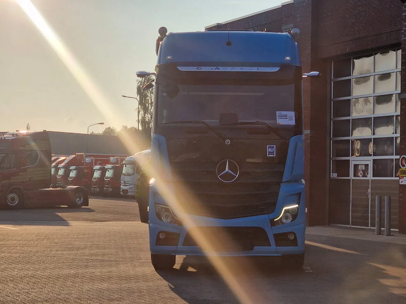 Mercedes-Benz Actros 2553 6x2 - BDF - Retarder - 4.90 WB - Loadlift - Full air - Container transporter/ Swap body truck: picture 2 Mercedes-Benz Actros 2553 6x2 - BDF - Retarder - 4.90 WB - Loadlift - Full air - Container transporter/ Swap body truck: picture 2