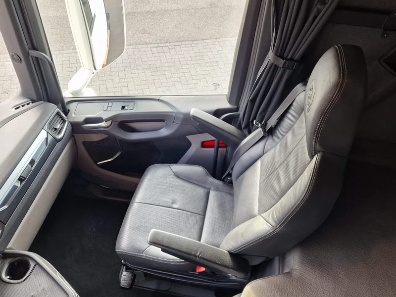 Tractor unit Scania S500 NGS Highline 6x2 - PTO/Hydraulic - Retarder - 2.95 WB - Full air - Leather: picture 20 Tractor unit Scania S500 NGS Highline 6x2 - PTO/Hydraulic - Retarder - 2.95 WB - Full air - Leather: picture 20