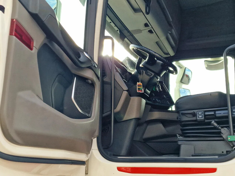 Tractor unit Scania S500 NGS Highline 6x2 - PTO/Hydraulic - Retarder - 2.95 WB - Full air - Leather: picture 9 Tractor unit Scania S500 NGS Highline 6x2 - PTO/Hydraulic - Retarder - 2.95 WB - Full air - Leather: picture 9