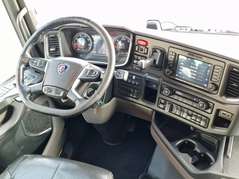 Tractor unit Scania S500 NGS Highline 6x2 - PTO/Hydraulic - Retarder - 2.95 WB - Full air - Leather: picture 11 Tractor unit Scania S500 NGS Highline 6x2 - PTO/Hydraulic - Retarder - 2.95 WB - Full air - Leather: picture 11