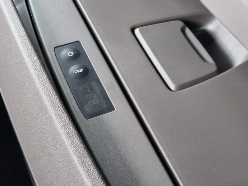 New Tractor unit Scania S560 Highline 4x2 - Full spec - Retader - Night clima - Full air - Facelift - 2x tank: picture 17