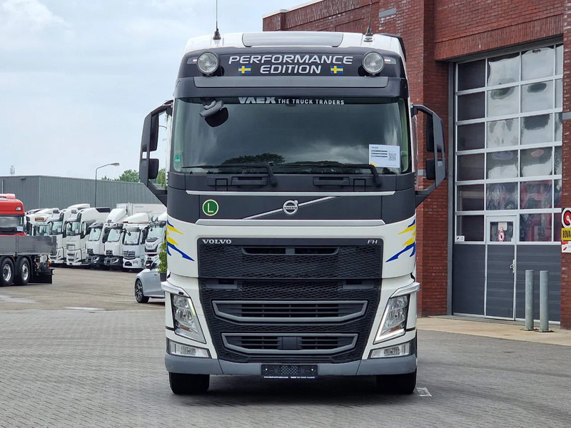 Volvo FH 13.500 Globetrotter 4x2 - I parkcool - Full air - Low KM 347Tkm - Fridge - Tractor unit: picture 3 Volvo FH 13.500 Globetrotter 4x2 - I parkcool - Full air - Low KM 347Tkm - Fridge - Tractor unit: picture 3