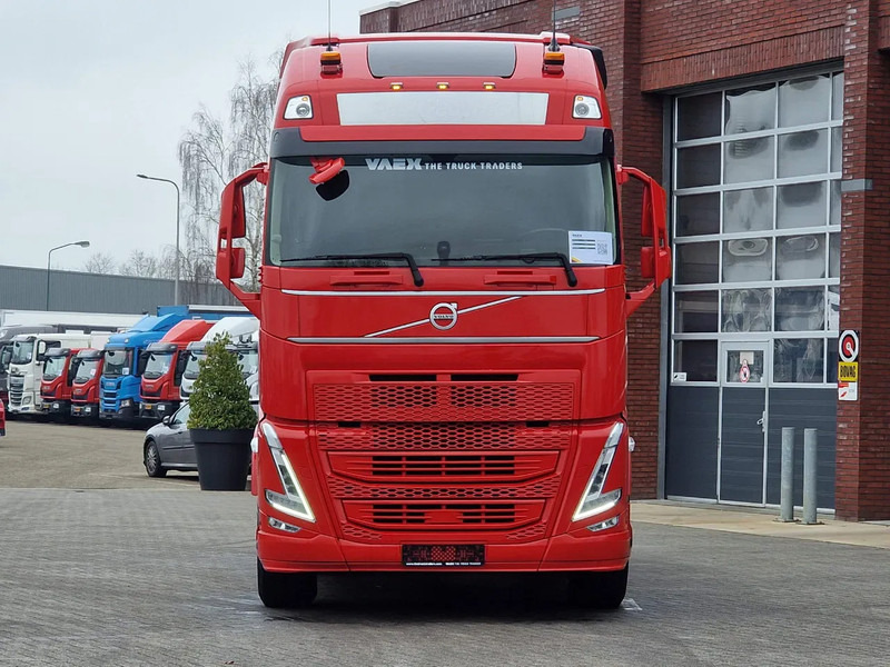 Volvo FH 13.500 Globetrotter XL 6x2 - Full air - 3.00 WB - VEB+ - Chassis cover - - Tractor unit: picture 2 Volvo FH 13.500 Globetrotter XL 6x2 - Full air - 3.00 WB - VEB+ - Chassis cover - - Tractor unit: picture 2