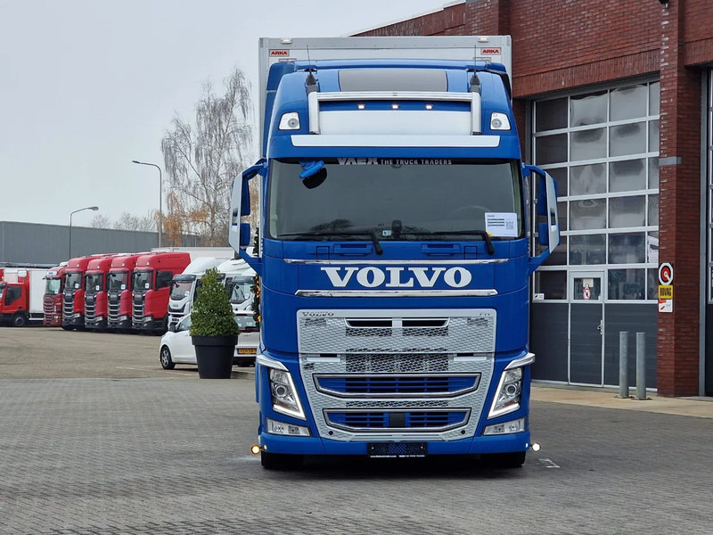 Volvo FH 13.460 Globetrotter XL 4x2 - Box with side doors - Manual gearbox - Full air - Box truck: picture 2 Volvo FH 13.460 Globetrotter XL 4x2 - Box with side doors - Manual gearbox - Full air - Box truck: picture 2