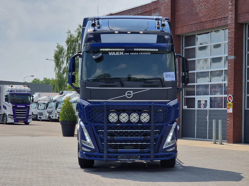 Volvo FH 13.540 Globetrotter XL 6x2 - Retarder - Full air - 4.60 WB - I shift dual clutch - Cab chassis truck: picture 2 Volvo FH 13.540 Globetrotter XL 6x2 - Retarder - Full air - 4.60 WB - I shift dual clutch - Cab chassis truck: picture 2