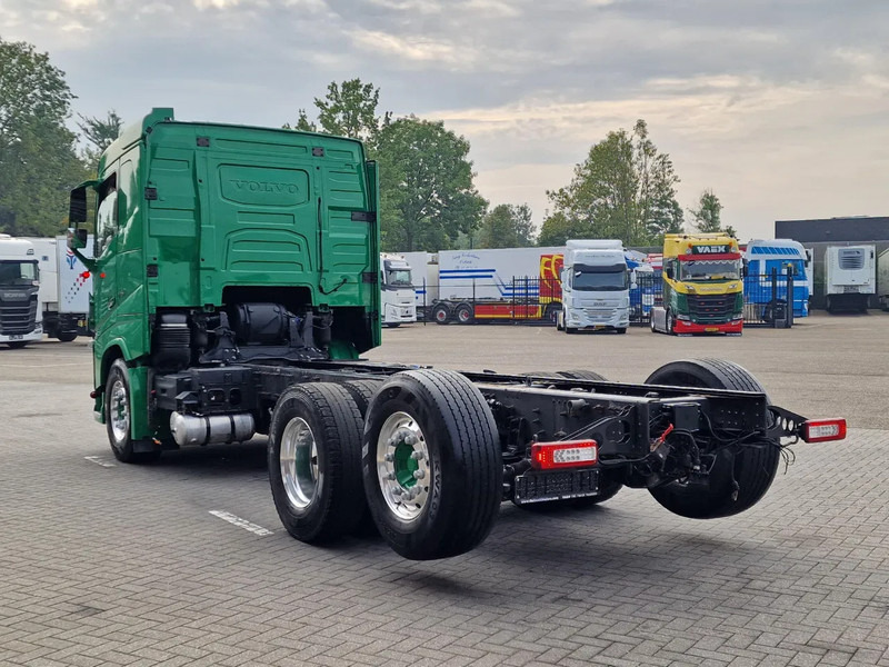 Volvo FH 16.750 Lowroof 6x2*4 - Chassis - 4.30 WB - Steering axle - Retarder - Custom interior - Cab chassis truck: picture 5 Volvo FH 16.750 Lowroof 6x2*4 - Chassis - 4.30 WB - Steering axle - Retarder - Custom interior - Cab chassis truck: picture 5