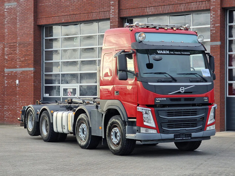 Volvo FM 500 Globetrotter 8x4*4 - HYVA Hooklift - Lift axle rear - 2x steering axle - Custom interior - Hook lift truck: picture 3 Volvo FM 500 Globetrotter 8x4*4 - HYVA Hooklift - Lift axle rear - 2x steering axle - Custom interior - Hook lift truck: picture 3