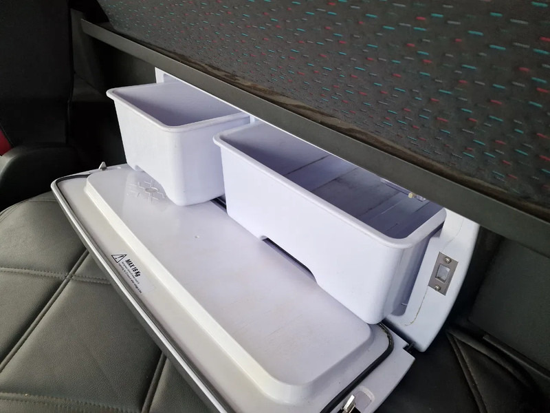 Hook lift truck Volvo FM 500 Globetrotter 8x4*4 - HYVA Hooklift - Lift axle rear - 2x steering axle - Custom interior: picture 20