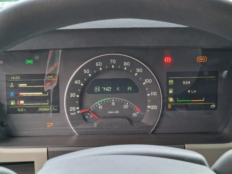 Hook lift truck Volvo FM 500 Globetrotter 8x4*4 - HYVA Hooklift - Lift axle rear - 2x steering axle - Custom interior: picture 15