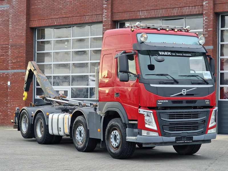 Volvo FM 500 Globetrotter 8x4*4 - HYVA Hooklift - Lift axle rear - 2x steering axle - Custom interior - Hook lift truck: picture 2 Volvo FM 500 Globetrotter 8x4*4 - HYVA Hooklift - Lift axle rear - 2x steering axle - Custom interior - Hook lift truck: picture 2