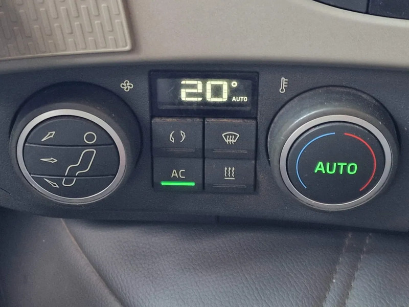 Hook lift truck Volvo FM 500 Globetrotter 8x4*4 - HYVA Hooklift - Lift axle rear - 2x steering axle - Custom interior: picture 18