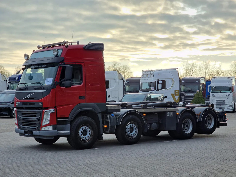 Volvo FM 500 Globetrotter 8x4*4 - HYVA Hooklift - Lift axle rear - 2x steering axle - Custom interior - Hook lift truck: picture 5 Volvo FM 500 Globetrotter 8x4*4 - HYVA Hooklift - Lift axle rear - 2x steering axle - Custom interior - Hook lift truck: picture 5