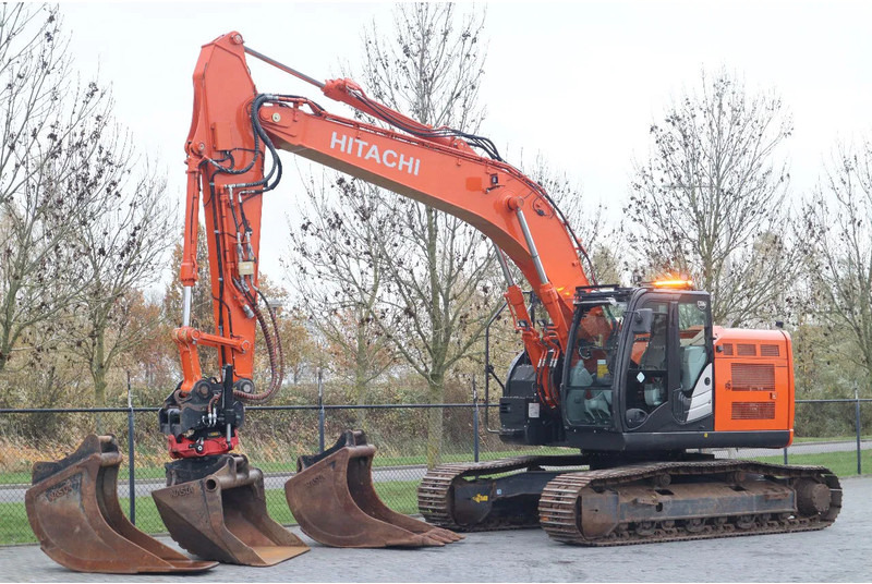 Hitachi ZX225 USRLC-6 | ROTOTILT | 3X BUCKET | TOPCON 3D MC GPS - Crawler excavator: picture 2 Hitachi ZX225 USRLC-6 | ROTOTILT | 3X BUCKET | TOPCON 3D MC GPS - Crawler excavator: picture 2