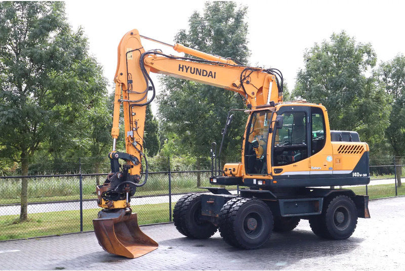 Hyundai ROBEX 140W-9A | ROTOTILT | BUCKET | ONLY 3502 HOUR! | GOOD TIRES - Wheel excavator: picture 2 Hyundai ROBEX 140W-9A | ROTOTILT | BUCKET | ONLY 3502 HOUR! | GOOD TIRES - Wheel excavator: picture 2
