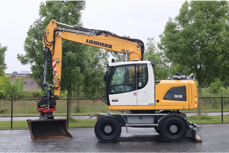 Liebherr A916 LITRONIC | ROTOTILT | BUCKET | DOZERBLADE - Wheel excavator: picture 1 Liebherr A916 LITRONIC | ROTOTILT | BUCKET | DOZERBLADE - Wheel excavator: picture 1