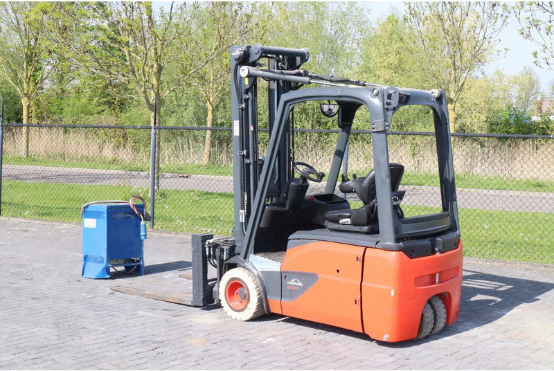 Linde E18 -02 | ROTATOR FORKS | SIDESHIFT - Electric forklift: picture 3 Linde E18 -02 | ROTATOR FORKS | SIDESHIFT - Electric forklift: picture 3