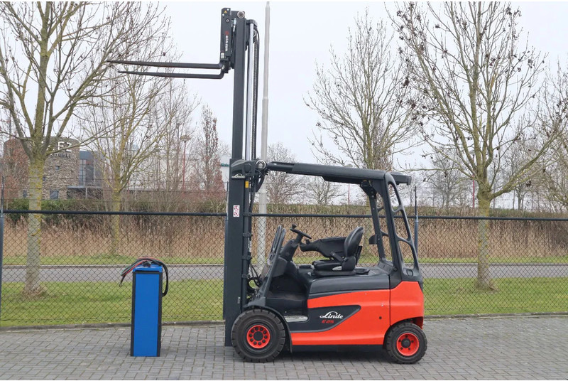Linde E25 R-01 ROADSTER | DEMO | SIDESHIFT | FORK SPREADERS - Electric forklift: picture 1 Linde E25 R-01 ROADSTER | DEMO | SIDESHIFT | FORK SPREADERS - Electric forklift: picture 1