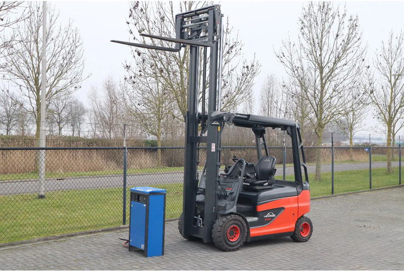 Linde E25 R-01 ROADSTER | DEMO | SIDESHIFT | FORK SPREADERS - Electric forklift: picture 2 Linde E25 R-01 ROADSTER | DEMO | SIDESHIFT | FORK SPREADERS - Electric forklift: picture 2