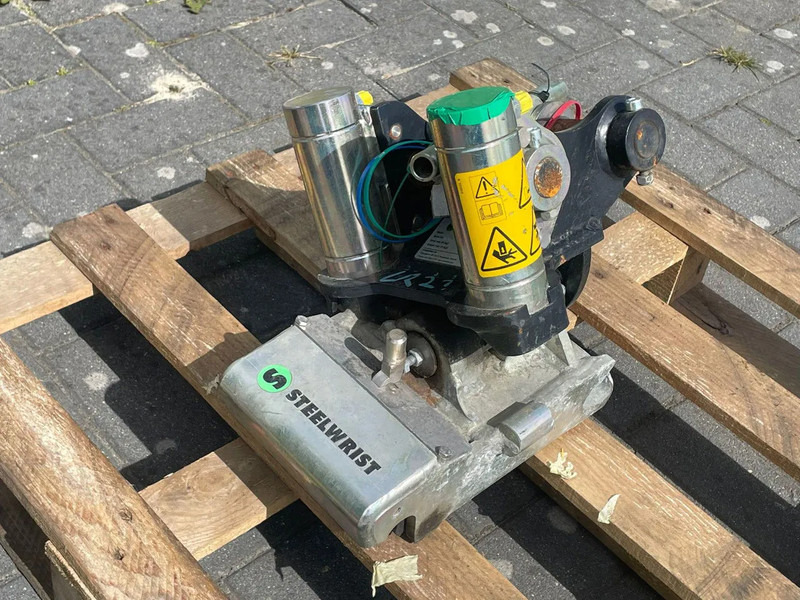STEELWRIST TMX S30 -180HA | TILT QUICKCOUPLER | TILTING COUPLER | NEW - Tiltrotator for Construction machinery: picture 3 STEELWRIST TMX S30 -180HA | TILT QUICKCOUPLER | TILTING COUPLER | NEW - Tiltrotator for Construction machinery: picture 3