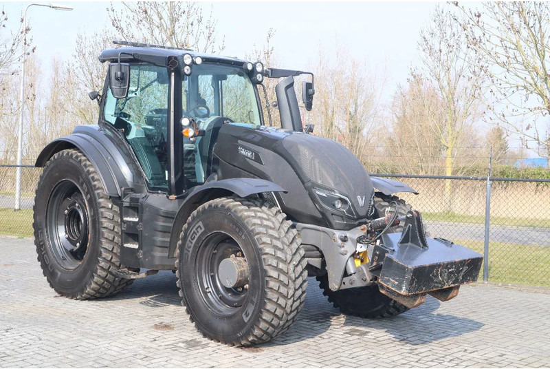 Valtra T234 D UNLIMITED | FRONT PTO | 53 KM/H | FULL OPTION - Farm tractor: picture 5 Valtra T234 D UNLIMITED | FRONT PTO | 53 KM/H | FULL OPTION - Farm tractor: picture 5