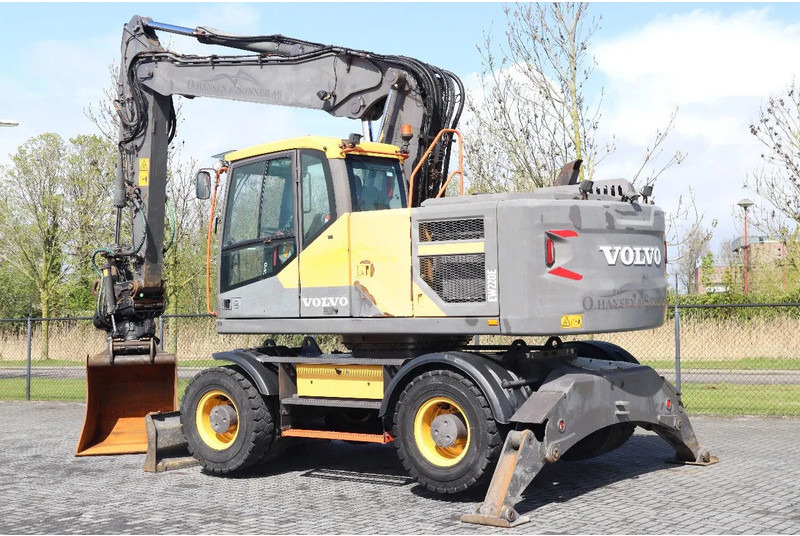Volvo EW 220 E | TILTROTATOR | BUCKET | 2-PIECE | BSS - Wheel excavator: picture 3 Volvo EW 220 E | TILTROTATOR | BUCKET | 2-PIECE | BSS - Wheel excavator: picture 3