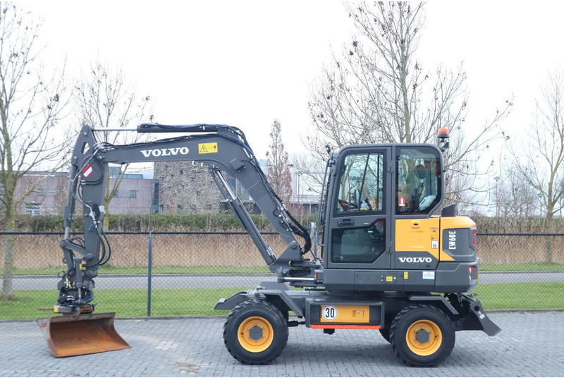 Volvo EW60E | 117 HOURS | ROTOTILT + GRIPPER | BUCKET | 30 KM/H - Wheel excavator: picture 1 Volvo EW60E | 117 HOURS | ROTOTILT + GRIPPER | BUCKET | 30 KM/H - Wheel excavator: picture 1
