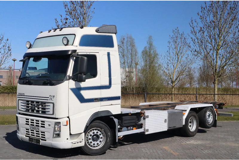Volvo FH 460 | 6X2 | MANUAL | BDF | RETARDER | EURO 3 - Cab chassis truck: picture 1 Volvo FH 460 | 6X2 | MANUAL | BDF | RETARDER | EURO 3 - Cab chassis truck: picture 1