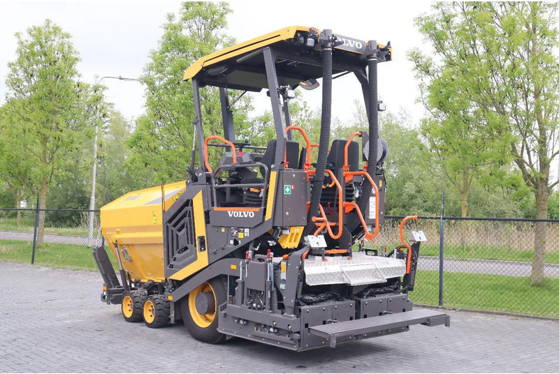Volvo P2870 D ABG | ASPHALT PAVER | NEW / UNUSED | BOMAG BF300 - Asphalt machine: picture 3 Volvo P2870 D ABG | ASPHALT PAVER | NEW / UNUSED | BOMAG BF300 - Asphalt machine: picture 3