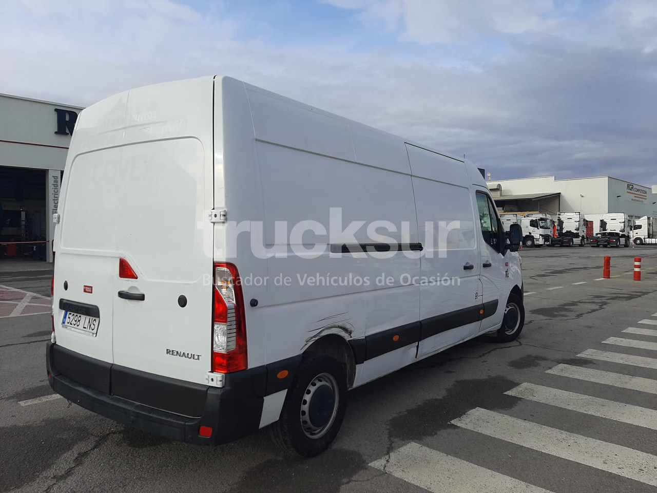 RENAULT 130.35 L3H2 - Closed box van: picture 4 RENAULT 130.35 L3H2 - Closed box van: picture 4