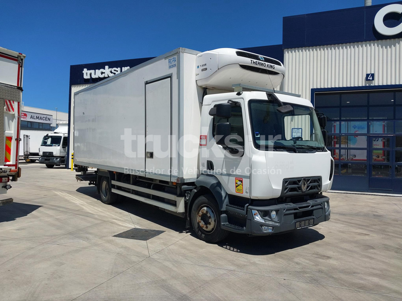 RENAULT D13.240 - Refrigerator truck: picture 2 RENAULT D13.240 - Refrigerator truck: picture 2