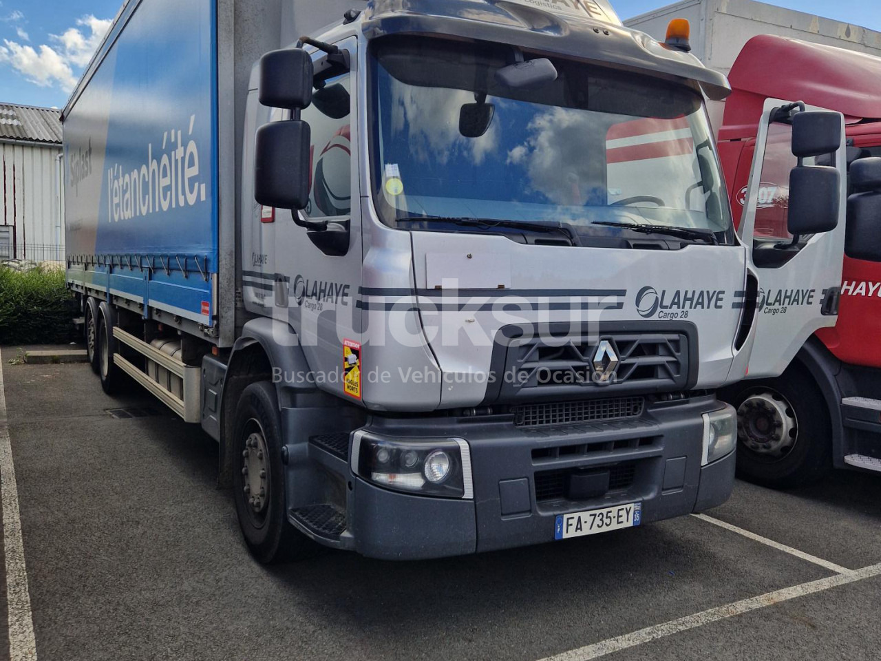 RENAULT D320.26 ejes 6x2*4 - Curtain side truck: picture 1 RENAULT D320.26 ejes 6x2*4 - Curtain side truck: picture 1