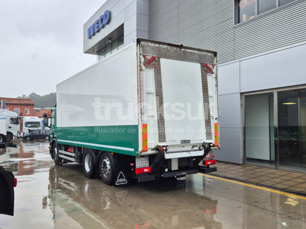 SCANIA P320.26 ejes 6x2*4 - Box truck: picture 4 SCANIA P320.26 ejes 6x2*4 - Box truck: picture 4