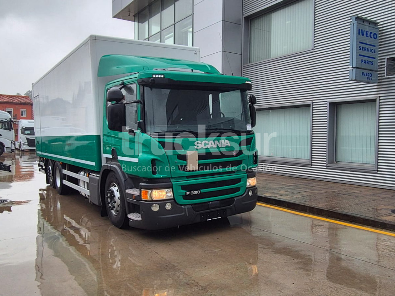 SCANIA P320.26 ejes 6x2*4 - Box truck: picture 2 SCANIA P320.26 ejes 6x2*4 - Box truck: picture 2