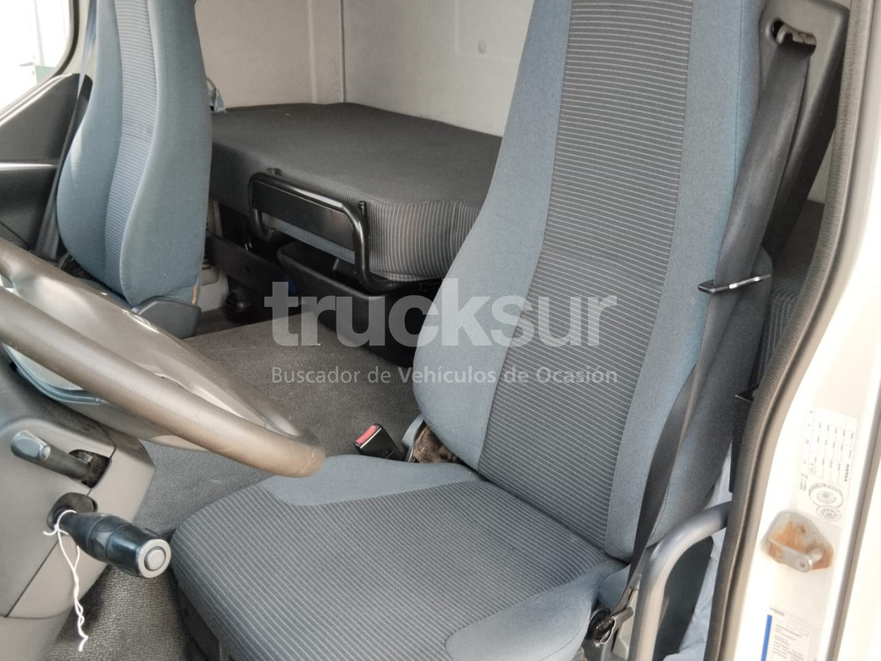 VOLVO FL290 - Refrigerator truck: picture 4 VOLVO FL290 - Refrigerator truck: picture 4