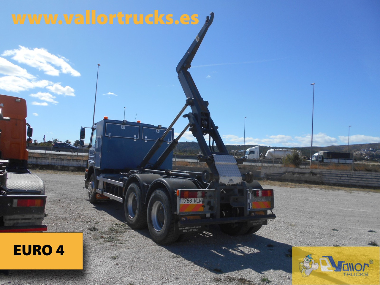 MERCEDES-BENZ AXOR 2629 - Hook lift truck: picture 4 MERCEDES-BENZ AXOR 2629 - Hook lift truck: picture 4