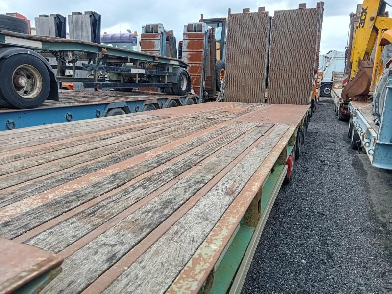 Castera - Low loader semi-trailer: picture 2 Castera - Low loader semi-trailer: picture 2