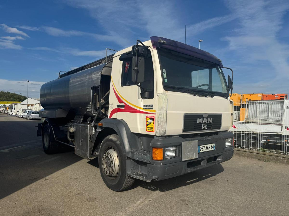 MAN 18.224 - Tanker truck: picture 3 MAN 18.224 - Tanker truck: picture 3