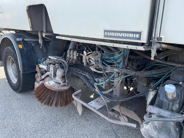 Mercedes Axor 1829 - Road sweeper: picture 3 Mercedes Axor 1829 - Road sweeper: picture 3