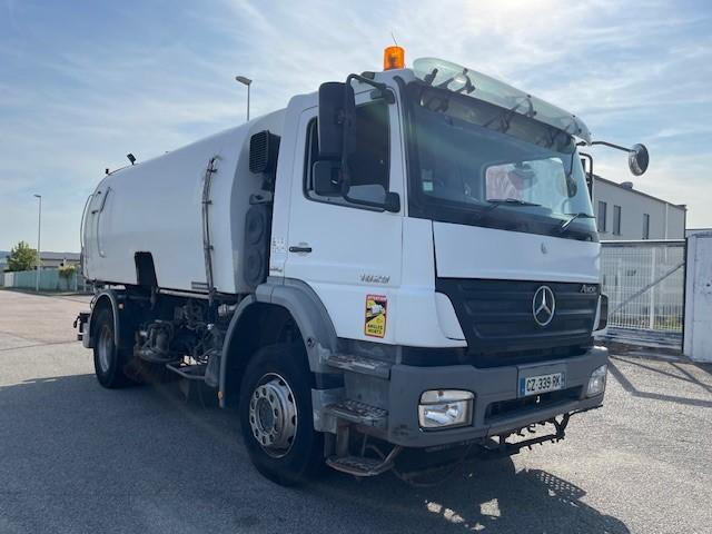 Mercedes Axor 1829 - Road sweeper: picture 2 Mercedes Axor 1829 - Road sweeper: picture 2