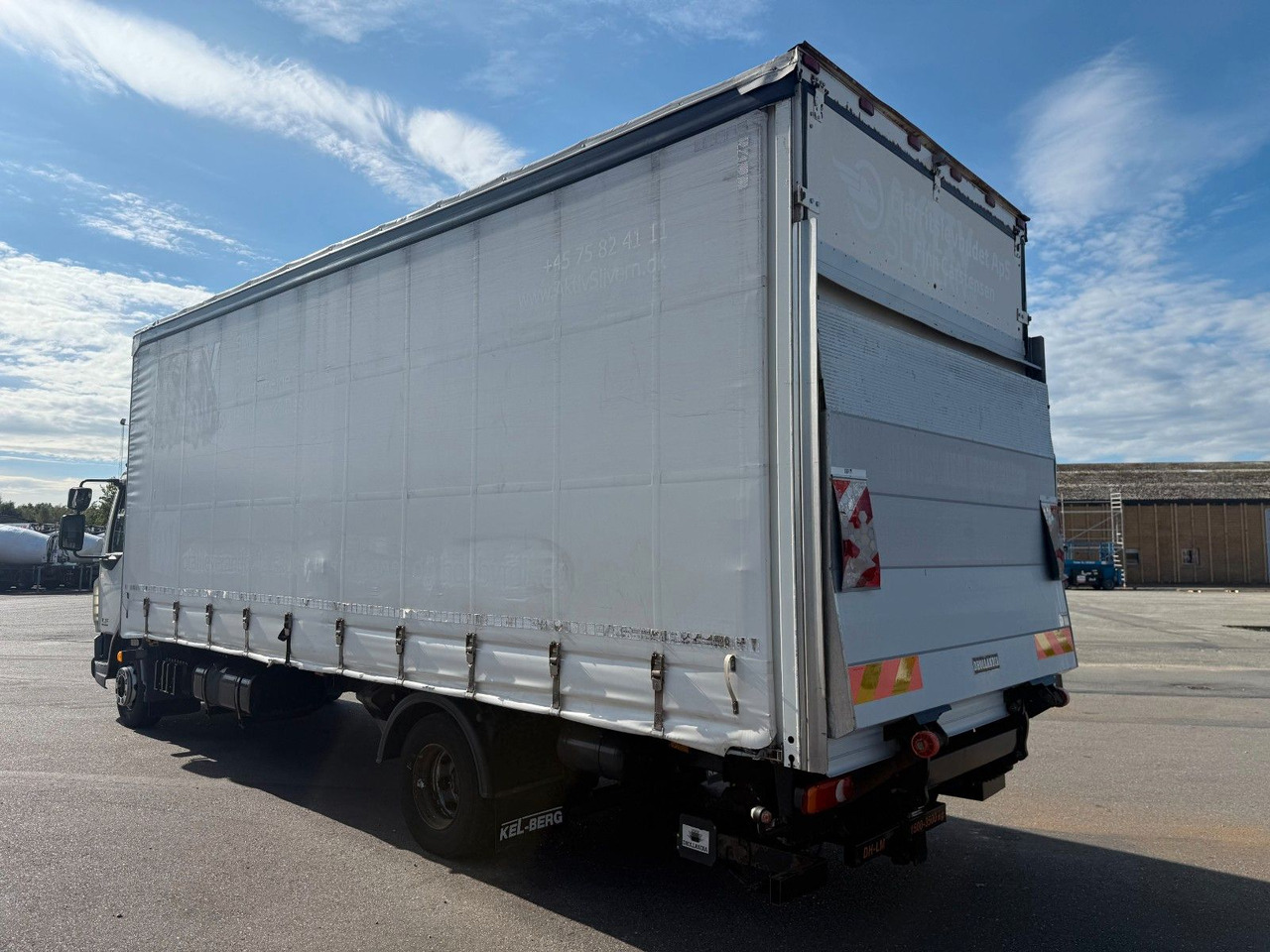 DAF LF 45 /220 4x2 Curtainsider and Taillift Euro 6 - Curtain side truck: picture 4 DAF LF 45 /220 4x2 Curtainsider and Taillift Euro 6 - Curtain side truck: picture 4