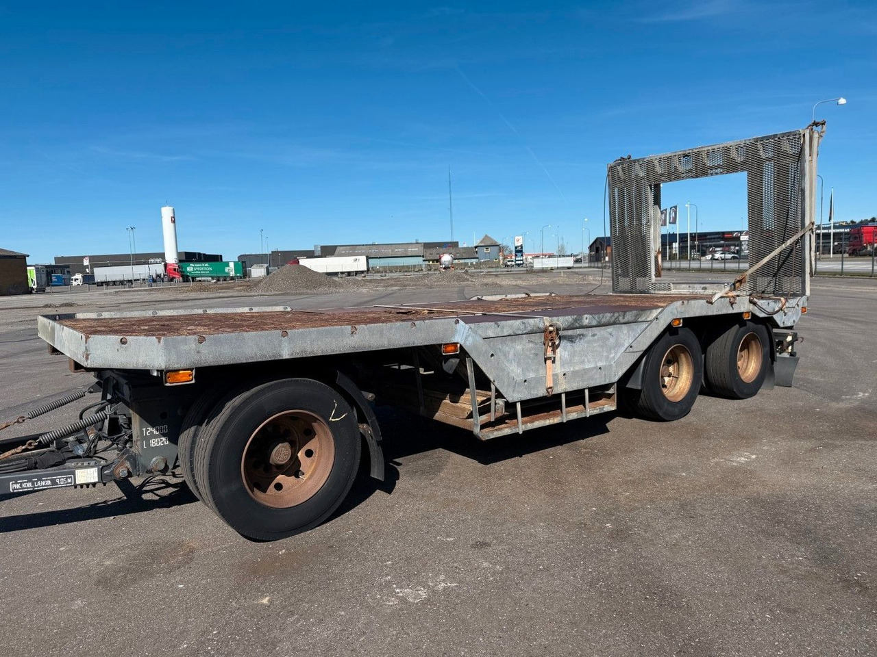 Fliegl FLT328 3 achser Maschinenanhänger mit Radkasten - Low loader trailer: picture 1 Fliegl FLT328 3 achser Maschinenanhänger mit Radkasten - Low loader trailer: picture 1