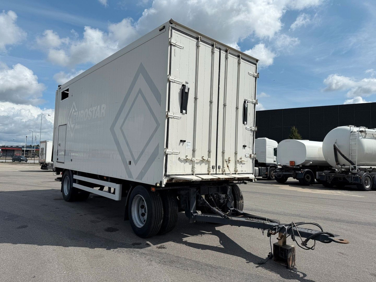 Kel-Berg 20 t. Alubox - Maschineramp Kel-Berg 2 axle 20 t. Alubox - Maschineramp - Closed box trailer: picture 2 Kel-Berg 20 t. Alubox - Maschineramp Kel-Berg 2 axle 20 t. Alubox - Maschineramp - Closed box trailer: picture 2